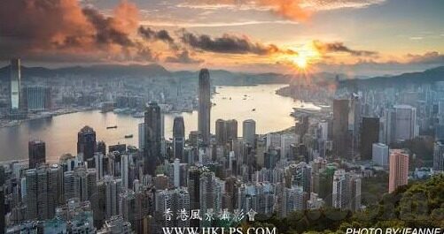 麻豆av 一区二区-闪烁的色彩——在网络空间中寻找真实与安全